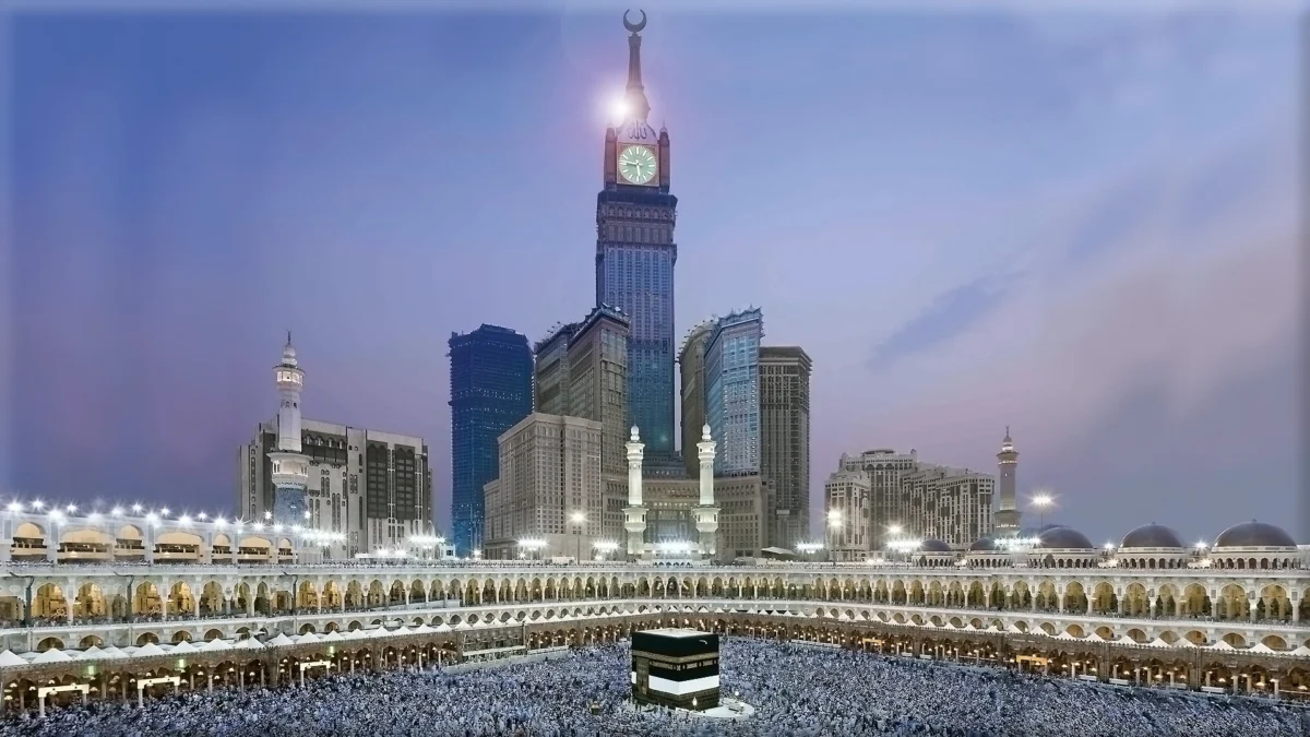 مشهد بانورامي لمكة المكرمة ومجمع أبراج البيت بالقرب من الحرم الشريف